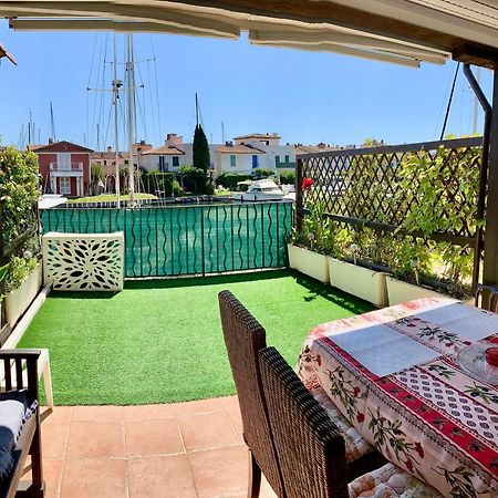 Appartement rue de l'amarrage à PORT GRIMAUD avec Terrasse vue canaux et garage Extérieur photo