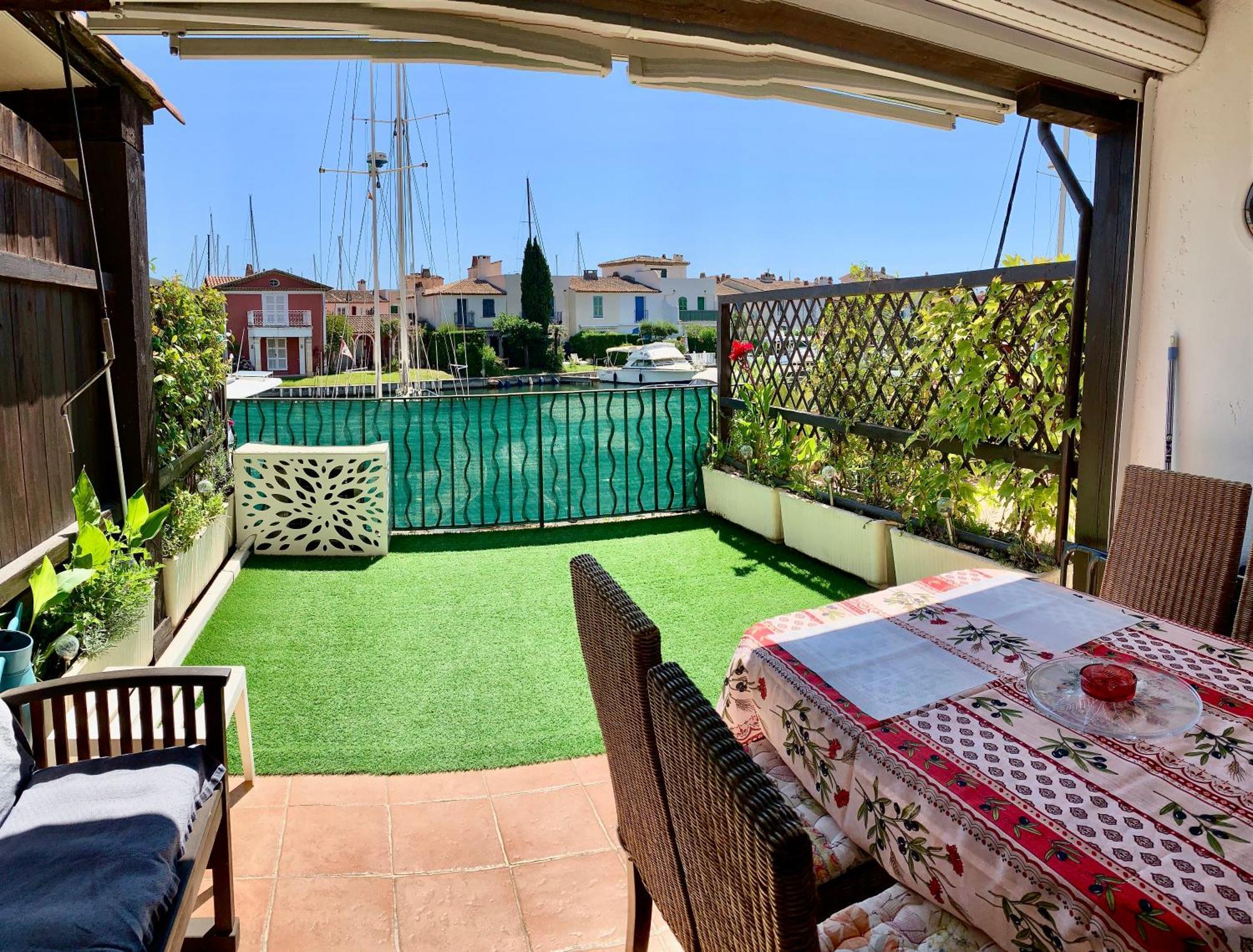 Appartement rue de l'amarrage à PORT GRIMAUD avec Terrasse vue canaux et garage Extérieur photo